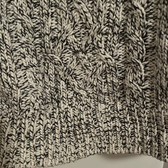 Roots cowl neck sweater like new - Picture 4 of 9